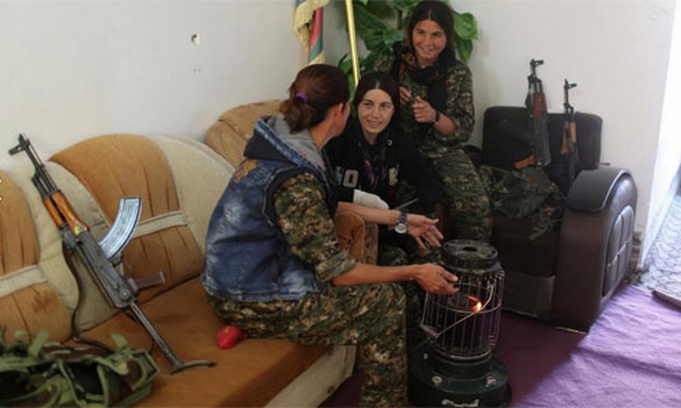 Chien binh nguoi Kurd “dep tua thien than” chong phien quan IS-Hinh-10